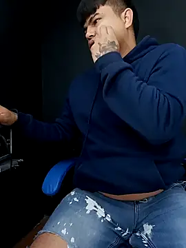 DickMasterfindom's Live XXX Chat