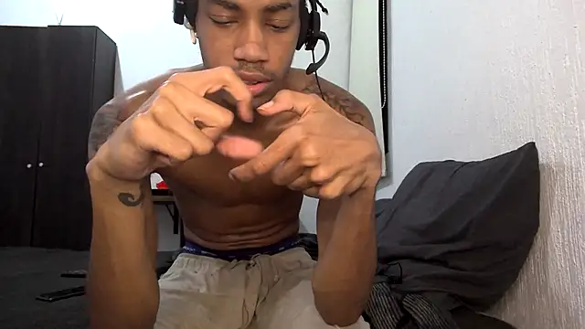 BlackBullTitus – Naživo XXX chat