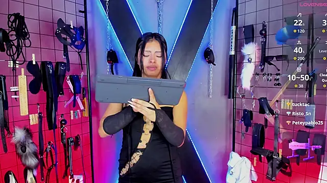 แชท XXX สดของ MissScarlet_Ela_bdsm