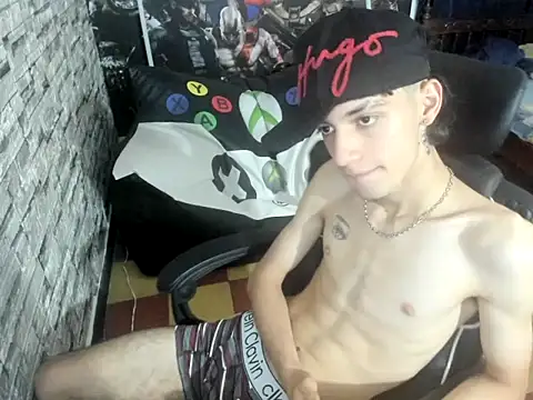 wex_077 élő XXX-chatje