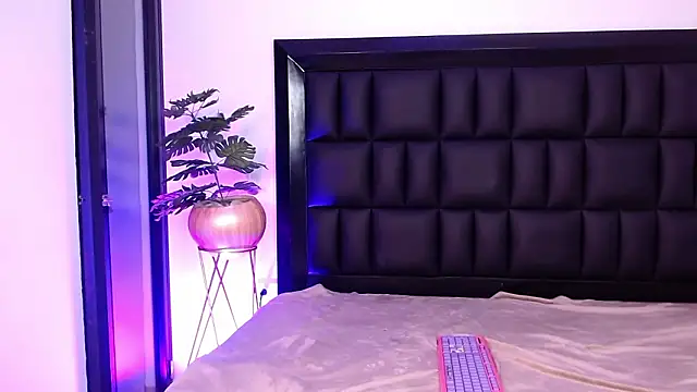 XXX chat uživo modela mia_roosee1