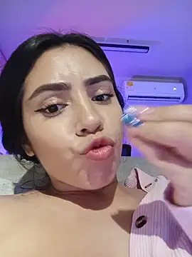 Sara-215 Chat XXX in diretta