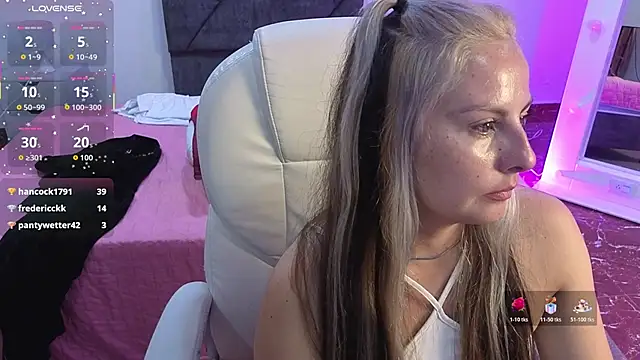 Emilia_Stone1777: онлайн-секс-чат