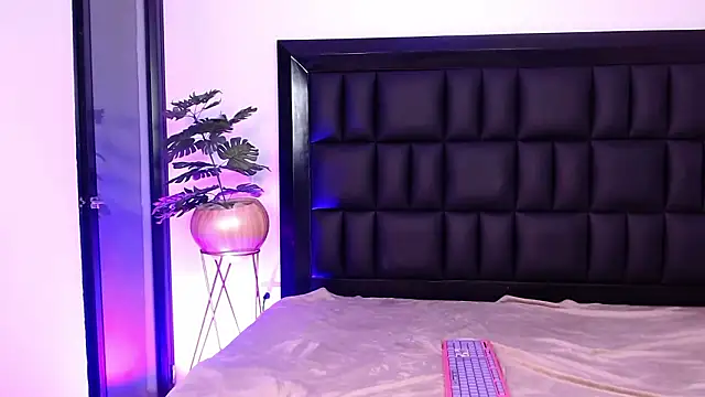 Chatroom XXX en direct de mia_roosee1