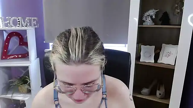 Zoey_Erotic élő XXX-chatje