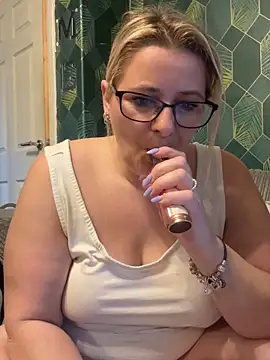 SweetXCandyX 即時 XXX 聊天