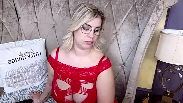 Chat +18 de BustyGizelle ao vivo