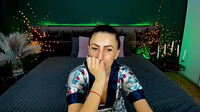 Show modela Rebecca_Diamond na web-kameri