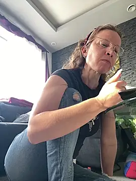 AnnikaRose Adlı Modelin Canlı XXX Sohbeti