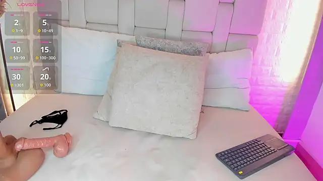 Nyxee_ Chat XXX in diretta