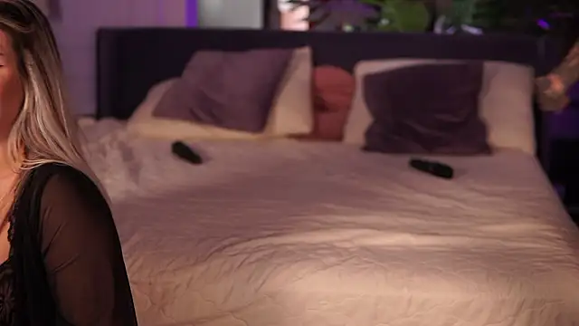 Monique_Celeste – Kamerová šou