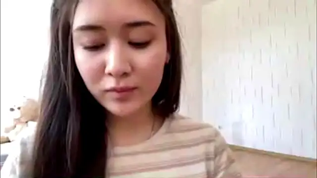 YourMiIa webcam show