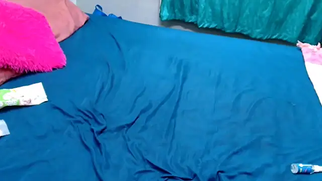 RoxyLuvxxx's Webcam Show