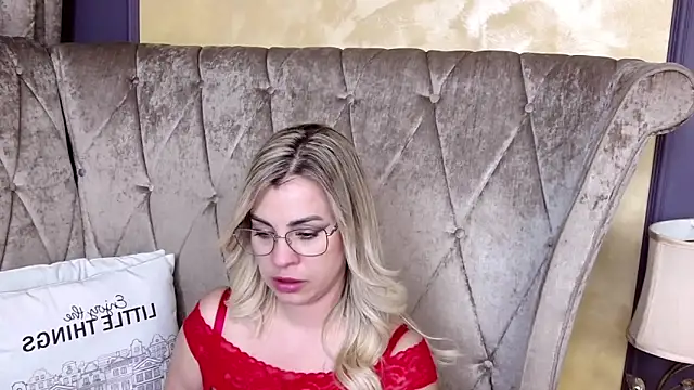 BustyGizelle élő XXX-chatje