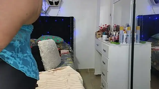 Chat XXX ao vivo de charlotte_077