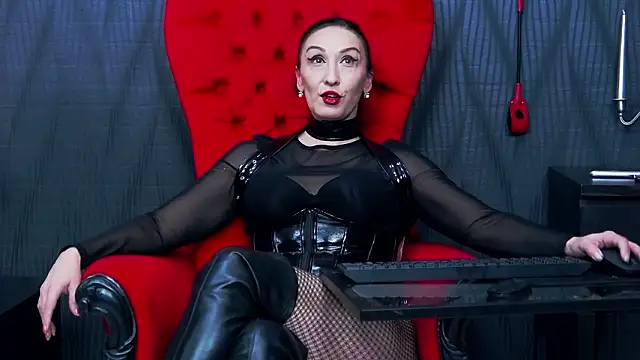 MistressDora 即時 XXX 聊天