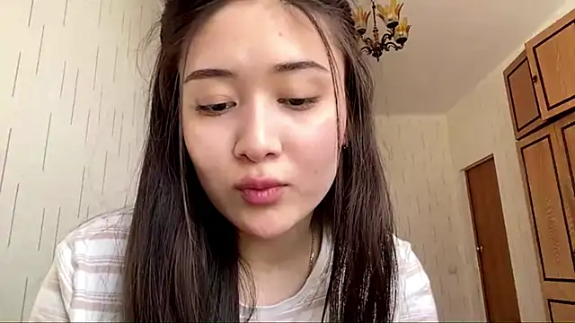 YourMiIa 即時 XXX 聊天