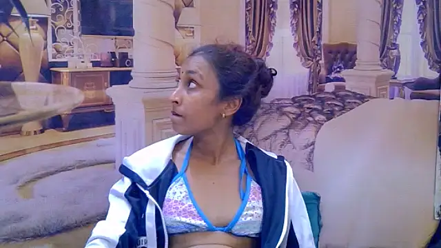 IndianSexyButt Adlı Modelin Canlı XXX Sohbeti