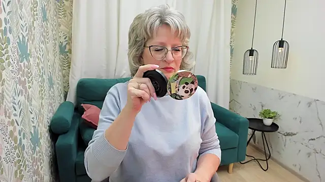 Show modela EvelynJoyful na web-kameri