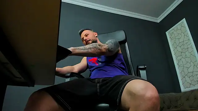 BrianHunts live XXX chat