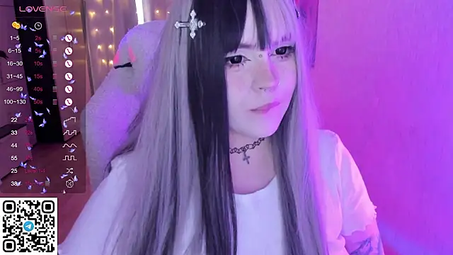 SelenaCute Chat XXX in diretta