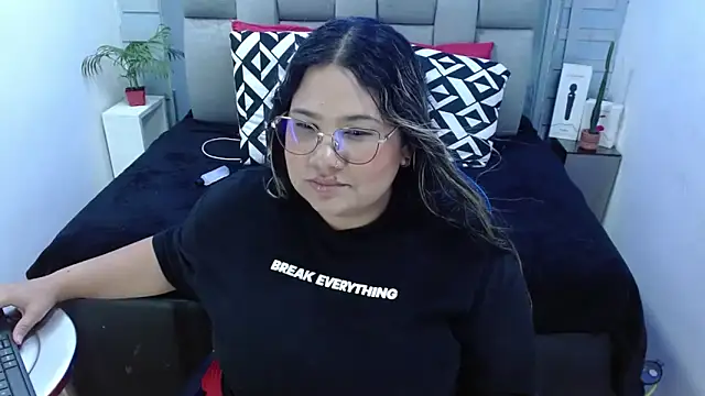 Онлайн чат XXX evelin_zaens