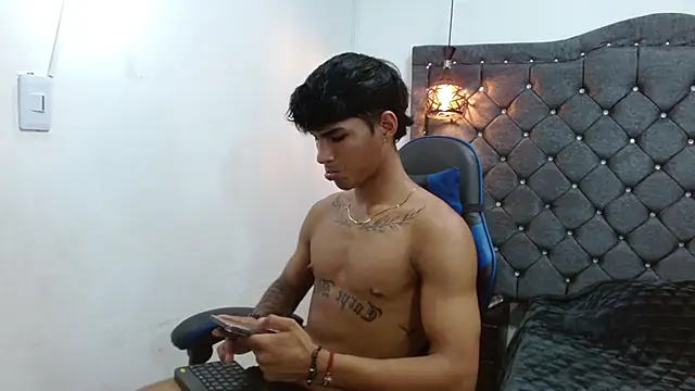 Show modela luka_big18 na web-kameri