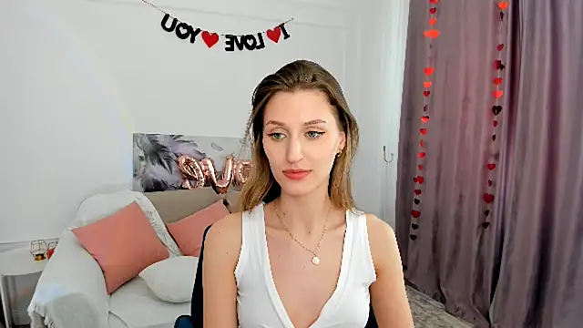 NaturalBeaty's Live XXX Chat