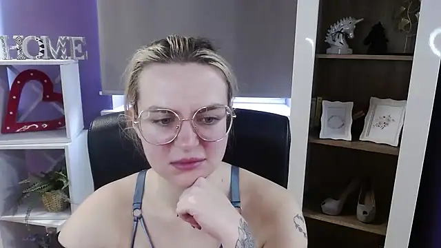 Zoey_Erotic Obrolan Langsung XXX