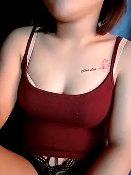 Lyly69699 即時 XXX 聊天