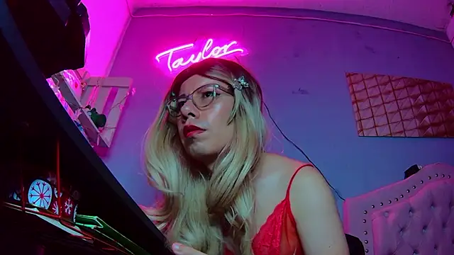 Taylor_Cum_Hot's Webcam Show