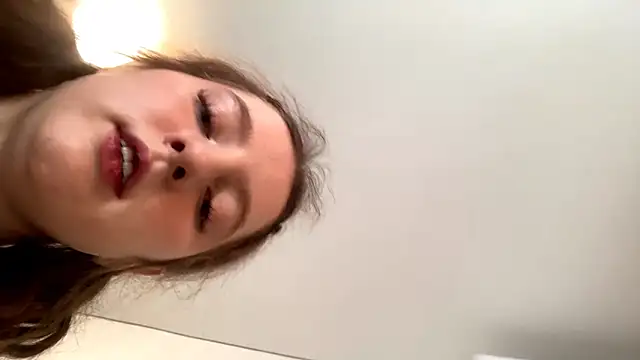 Chat +18 de LynHaller ao vivo