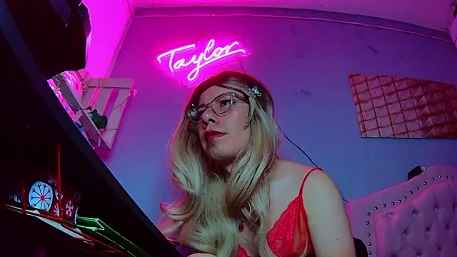 Show de Taylor_Cum_Hot na webcam