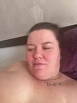 Show modela SunnyLeila2101 na web-kameri