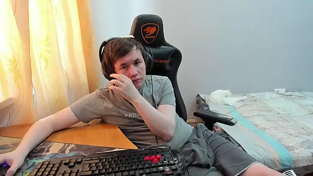 iliaskrislove Adlı Modelin Canlı XXX Sohbeti