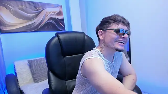 Leoo_Miller Adlı Modelin Canlı XXX Sohbeti