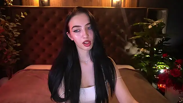 WildKittenX_ Adlı Modelin Canlı XXX Sohbeti