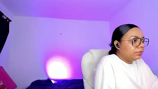 ashanty_b5 Adlı Modelin Canlı XXX Sohbeti