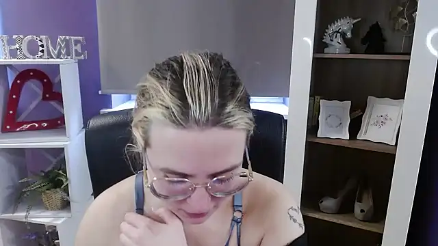 دردشة Zoey_Erotic الجنسية المباشرة