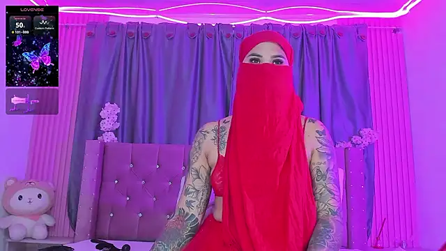 Nayla-Mouna 即時 XXX 聊天