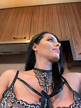 Hotmomcheckk_ élő XXX-chatje