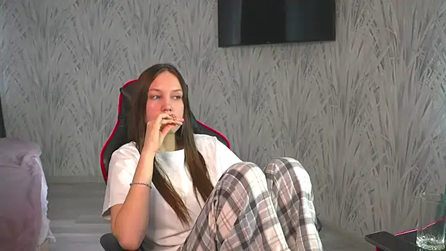 Chatroom XXX en direct de MeiRhew