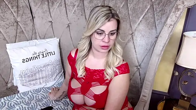 BustyGizelle: онлайн-секс-чат