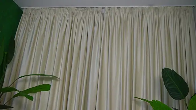 FoxieJullia Adlı Modelin Web Kamerası Şovu