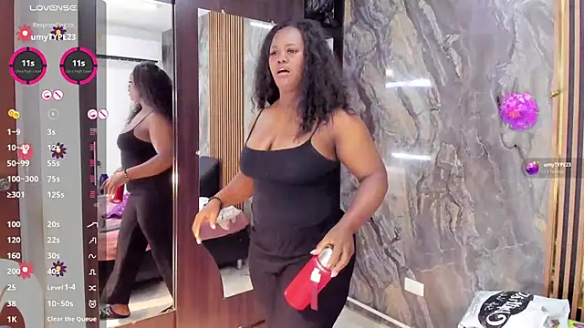 Chat +18 de LauraSaenz01 ao vivo