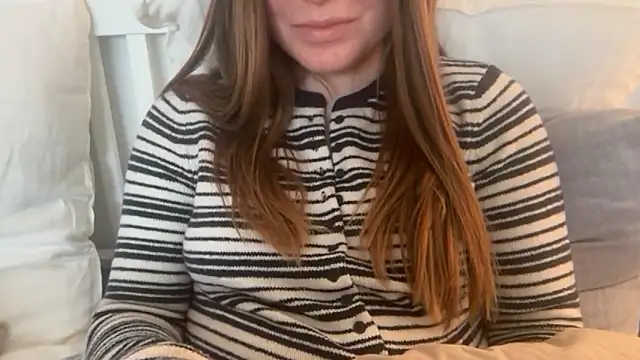 Lucyschickt Chat XXX in diretta