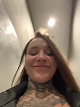 Chat +18 de KishaMur ao vivo