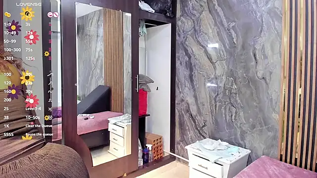 LauraSaenz01's Live XXX Chat