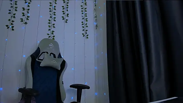 KarlaSimのライブXXXチャット