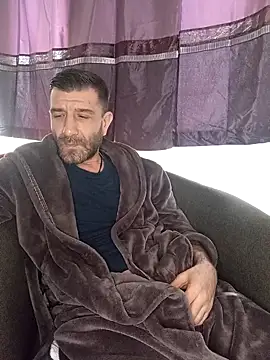 Alexdaniel89 即時 XXX 聊天